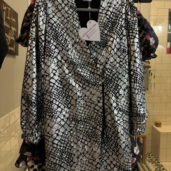 ✨ Adeline Metallic Wrap Dress – NWT – Perfect for Holidays & NYE! ✨ - Picture 2 of 4